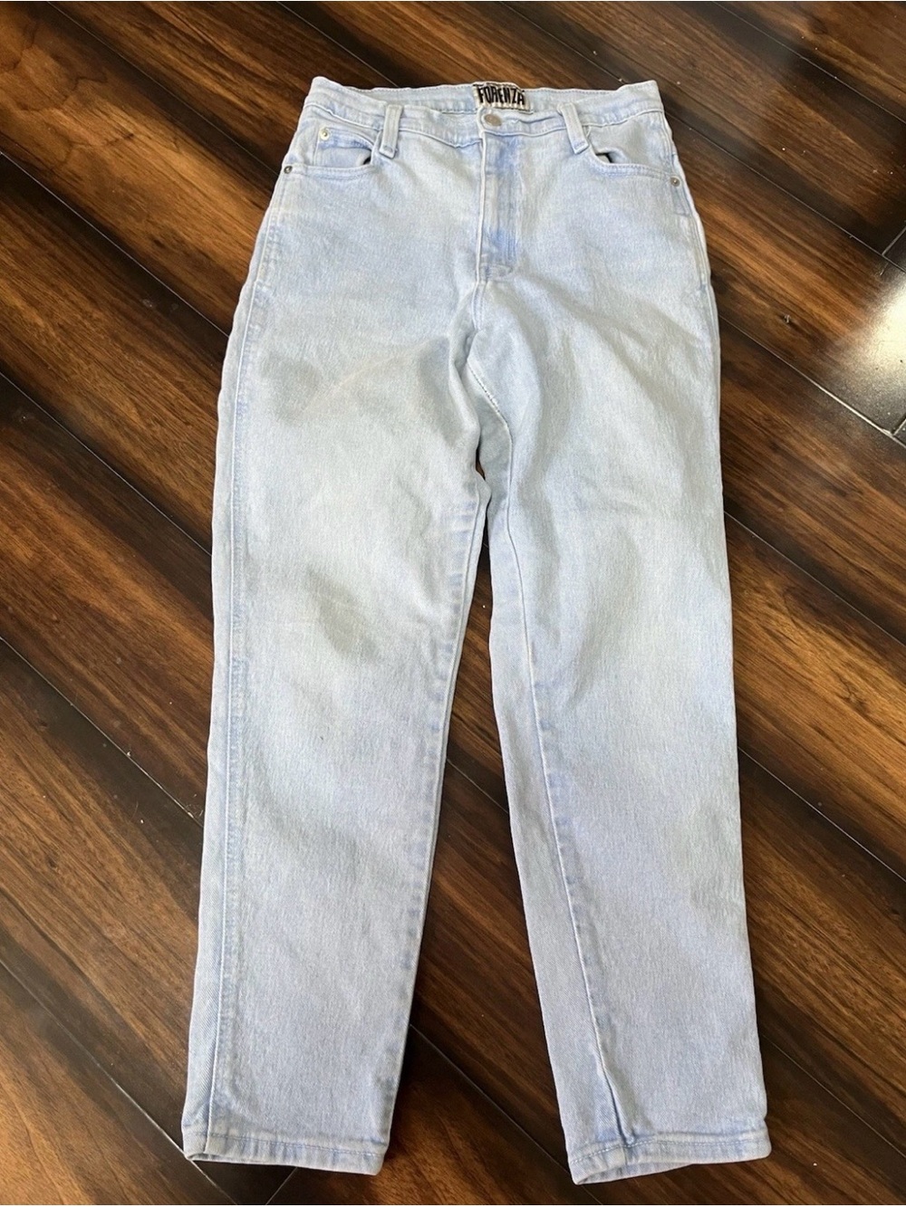 Forenza Women's 8p Vintage 90s Light Wash High Rise Straight Leg
Mom Jeans 361